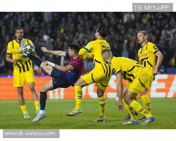 莱万背叛旧主加盟巴萨拜仁球迷怒斥其忘恩负义行为 莱万背叛旧主加盟巴萨拜仁球迷怒斥其忘恩负义行为