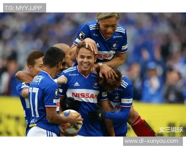 大板飞脚与横滨水手的激烈对决展现足球魅力与技术的巅峰较量