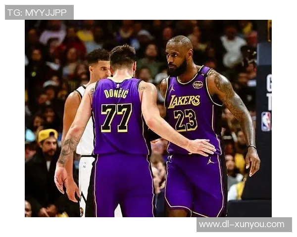 圣诞大战湖人勇士巅峰对决谁将赢得节日荣耀与球迷欢呼