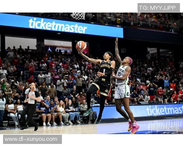 火花队与天空的激烈对决点燃赛场激情引发观众热烈反响 火花队与天空的激烈对决点燃赛场激情引发观众热烈反响