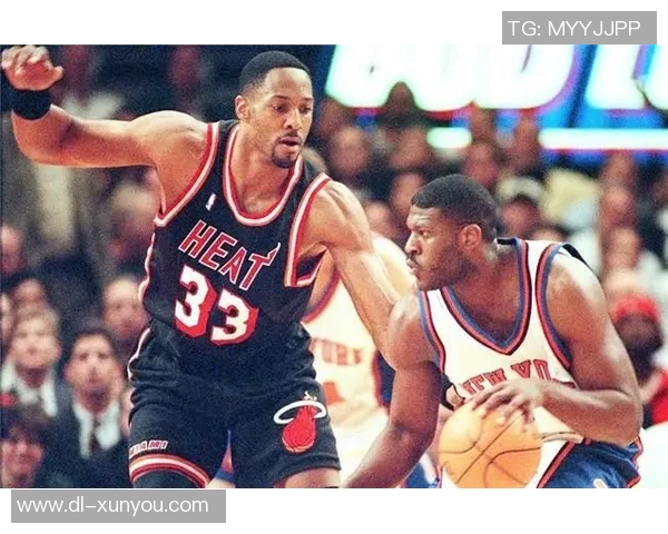 休斯顿火箭与尼克斯激战正酣NBA赛场精彩对决引发球迷热议