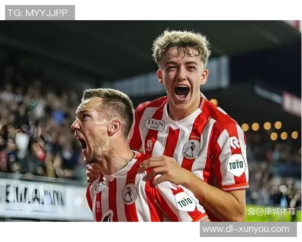 埃因霍温与鹿特丹的激烈对决揭示荷甲赛季的精彩与悬念